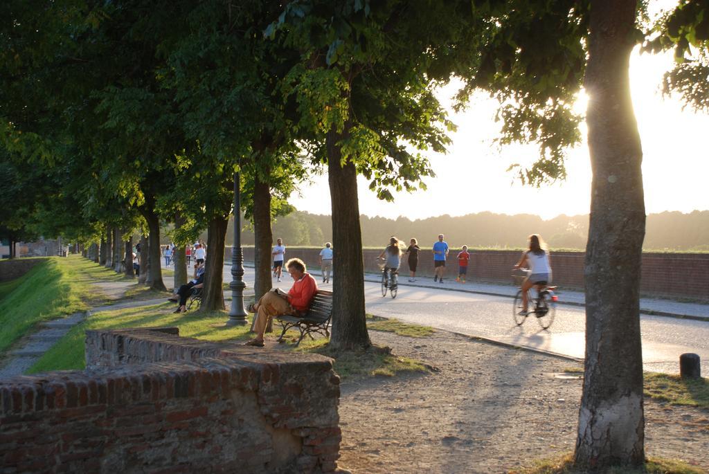 S. Agostino Fronte Mura ルッカ エクステリア 写真